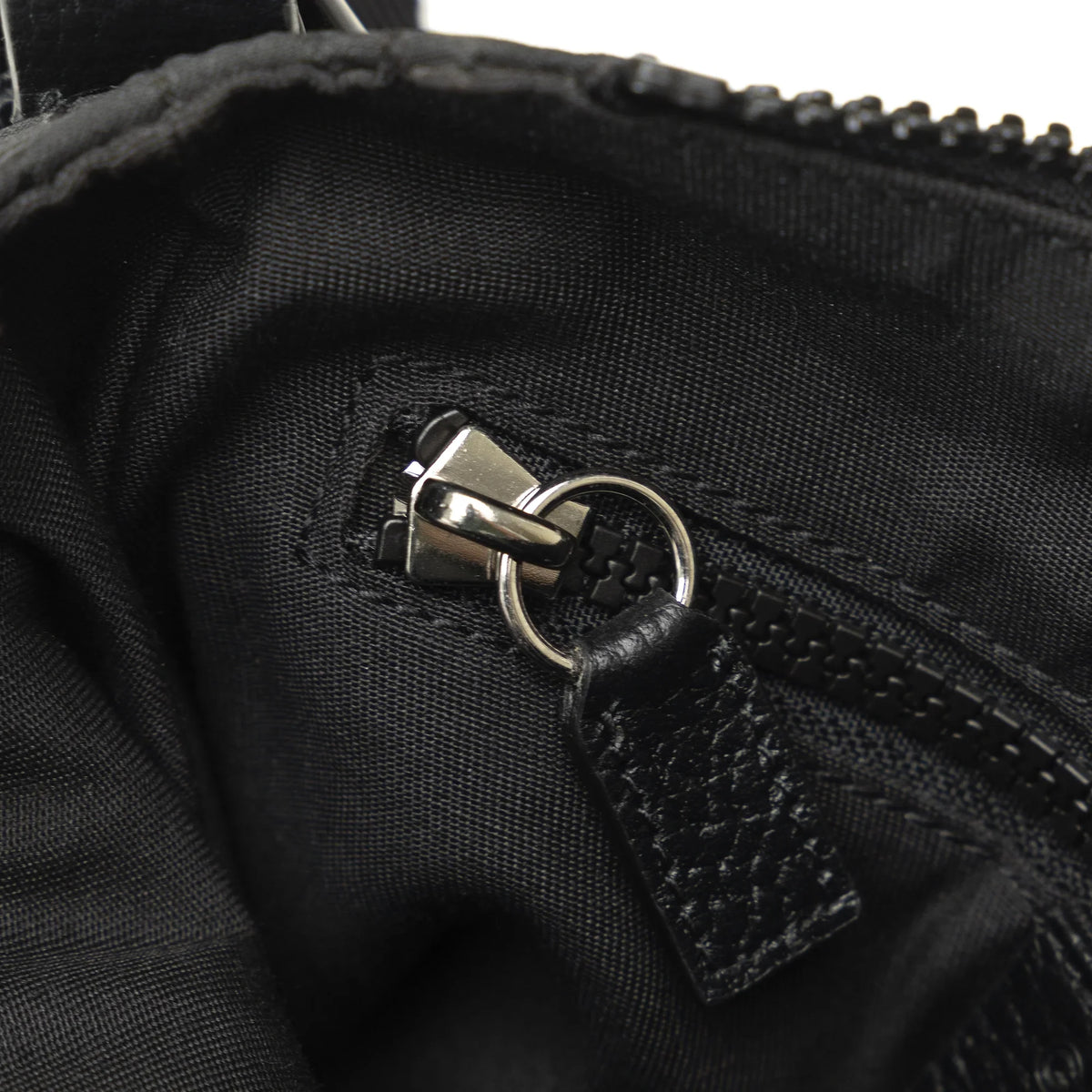Pre-Owned Authenticated Gucci GG Web Crossbody Nylon Fabric Black Crossbody Bag Unisex (Good)