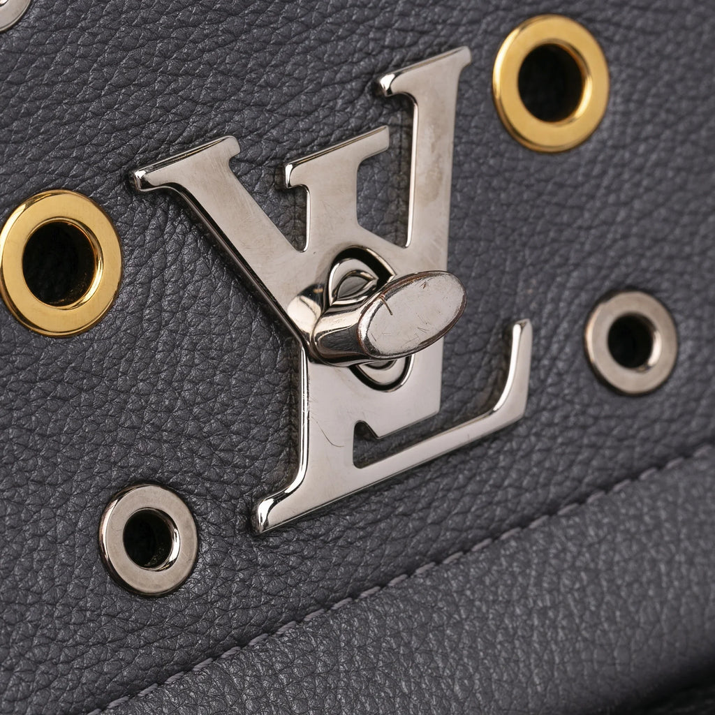 Pre-Owned Authenticated Louis Vuitton Eyelet LockMe II Calf Leather Gray Sizeatchel Unisex (Good)
