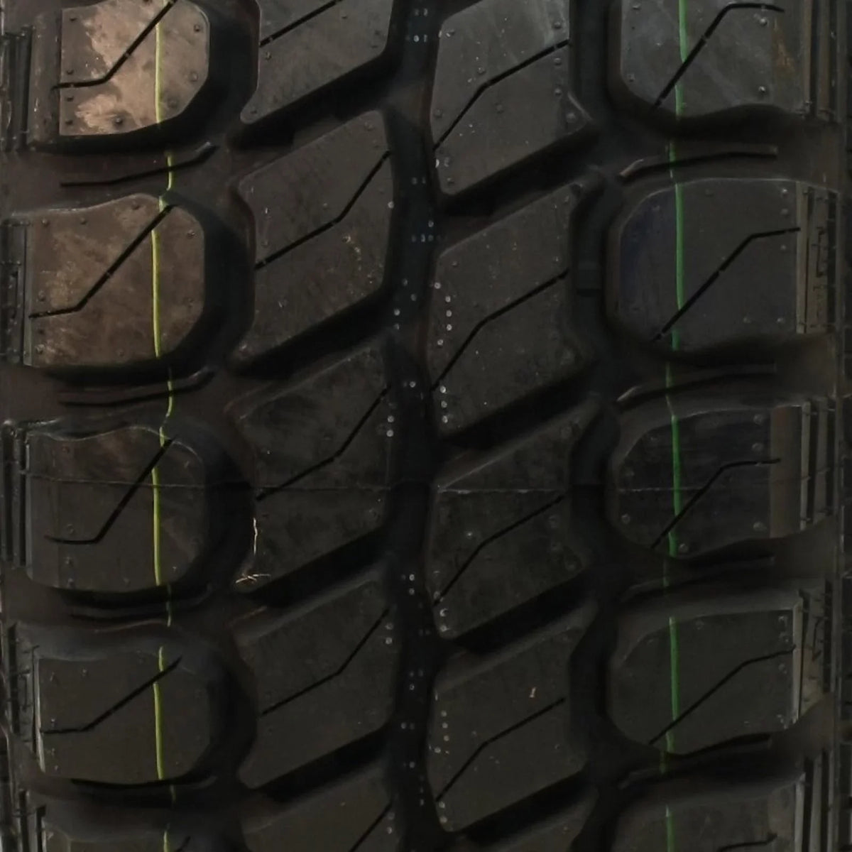 Gladiator QR900-MT Mud Terrain LT33X12.5R18 120Q E Light Truck Tire