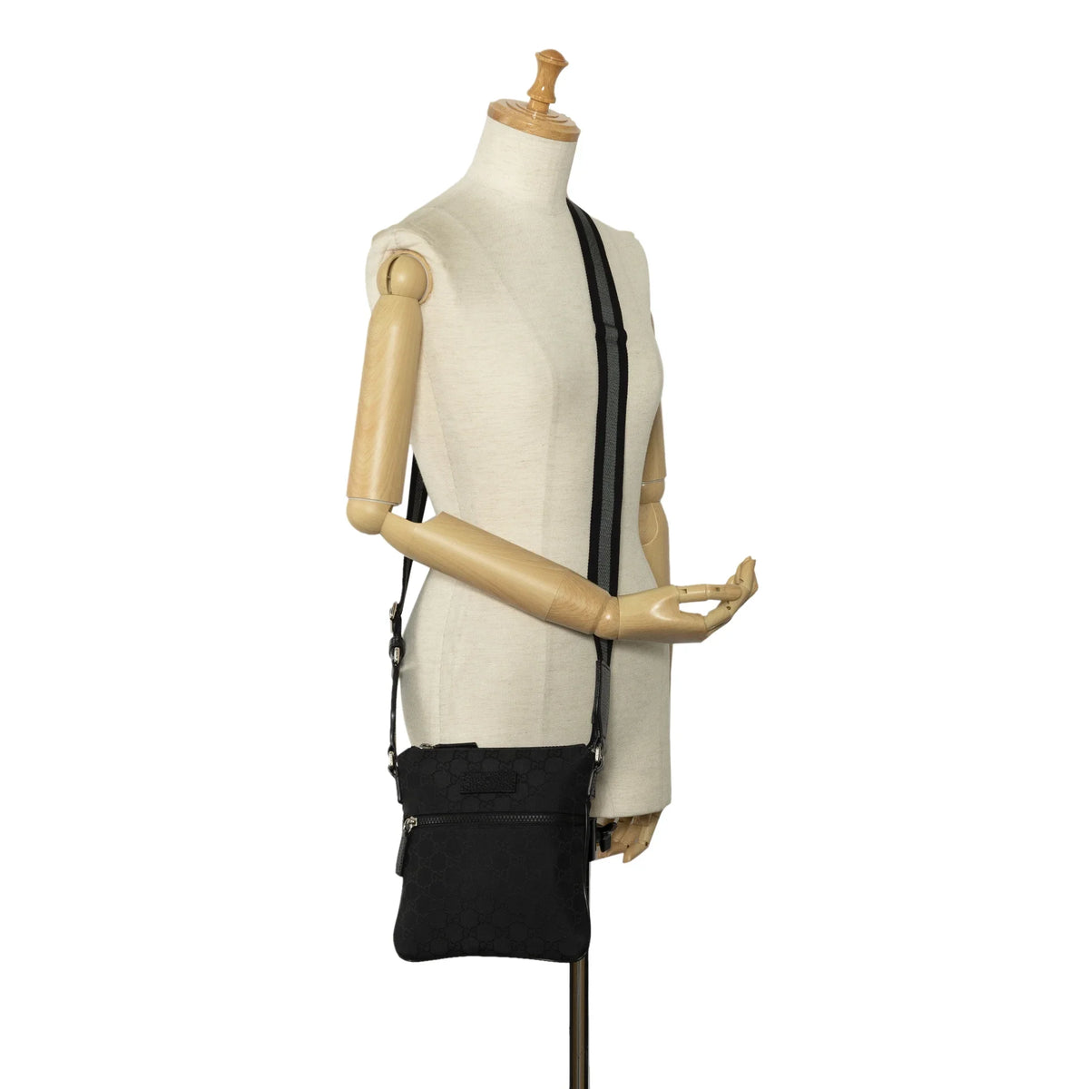Pre-Owned Authenticated Gucci GG Web Crossbody Nylon Fabric Black Crossbody Bag Unisex (Good)