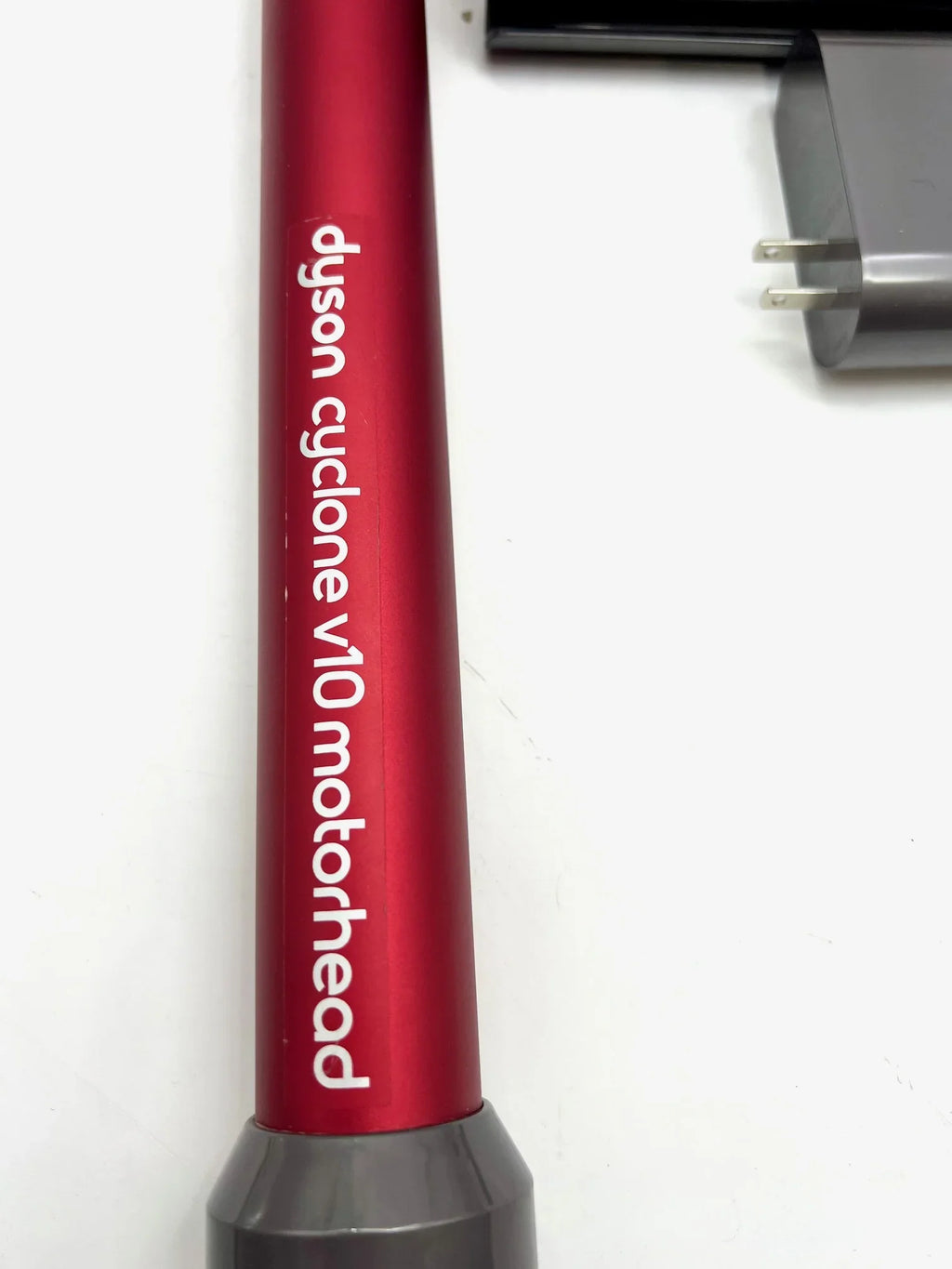 Pre-Owned Dyson Cyclone V10 Motorhead Cordless Sizetick Vacuum 244393-01 - PURPLE/RED (Fair)
